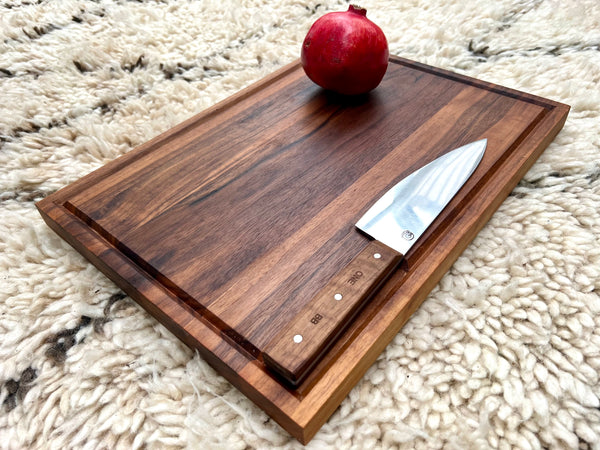 Cutting Board mit Kochmesser ONE aus Walnussholz