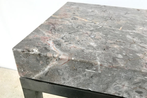 Bismarck - Beistelltisch mit einer Platte aus Kauffinger Marmor